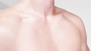 Athletic dude with great abs wanks off in front of a camera