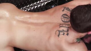 Hardcore anal sex with tattooed muscle men at the gym