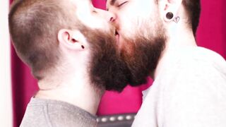 Burly cub Claudio White sucked off before hard bareback