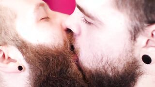 Burly cub Claudio White sucked off before hard bareback