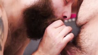 Burly cub Claudio White sucked off before hard bareback