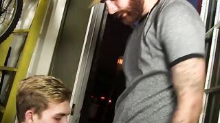 Twinks make out before they move on to some oral pleasuring
