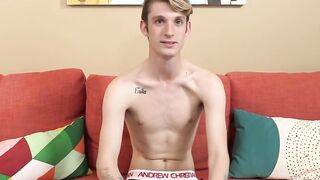 Twink beauty Chris Tucker wanks off hard after interview
