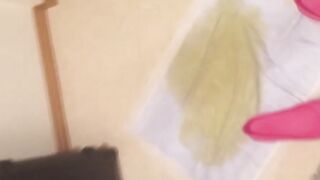 Japanese cutie fills a cup up with her pee and records it