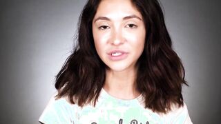 Teen masturbates with vibrator until she cums