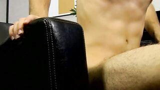 Amateur homo Kevin Grover shows off assets before wank off