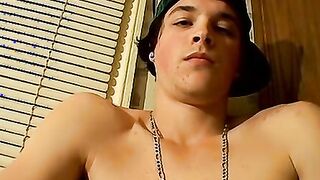 Straight amateur York Reid solo masturbates in the kitchen