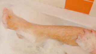 Twink showers and massages his feet before jerking off