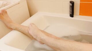 Twink showers and massages his feet before jerking off