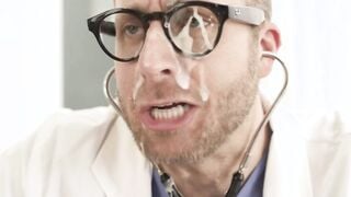 Cummer patient gets analed by the doctor in hospital