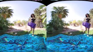 VRALLURE Jazmin Luv's The Park