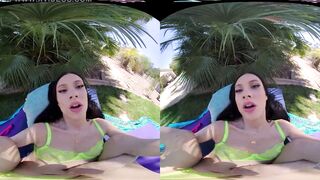 VRALLURE Jazmin Luv's The Park