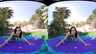 VRALLURE Jazmin Luv's The Park