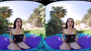 VRALLURE Jazmin Luv's The Park