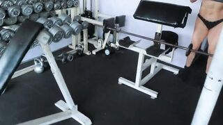 ENTRENAMIENTO CALIENTE  DE BÍCEPS  DE LA  ESCULTURAL DIOSA cougar