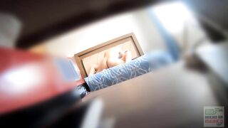 Camara oculta: la hermana pequeña de mi mejor amigo me dejo correrme adentro de ella. Dice: nunca he sentido una verga así, quitate el condon