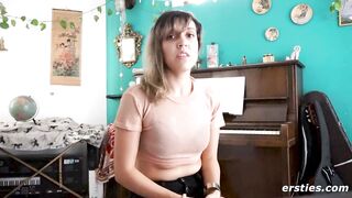 Ada is getting soak for the Ersties community!