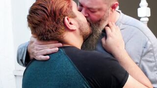 Chubby Alezgi Cage sucks Tony Marks off and receives facial