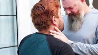 Chubby Alezgi Cage sucks Tony Marks off and receives facial