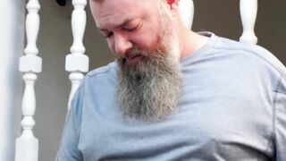 Chubby Alezgi Cage sucks Tony Marks off and receives facial