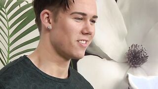 Adorable twink model jerks off at a photo shoot