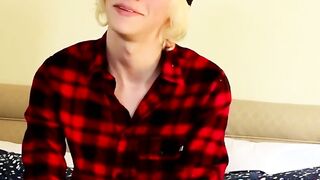 Twink blondie Kayden imparts his performance experience to everybody