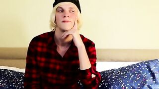 Twink blondie Kayden imparts his performance experience to everybody