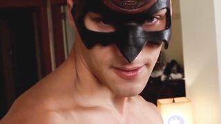 Great looking jock with abs sucked by skillful mature gay