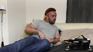 Hairy Jeremy Feist uses fuck machine to bang his ass