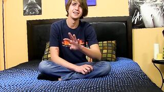 Youthful butt muncher gives a meeting and jerks off performance