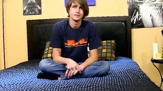 Youthful butt muncher gives a meeting and jerks off performance