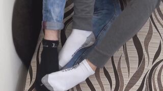 Kinky twink Ataman has his feet worshiped by petite Furby