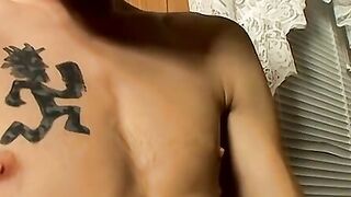 Straight amateur Wiley cums after serious solo masturbation