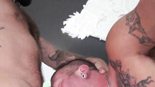 Kinky jock Hugh Hunter fucked bareback by tattooed stallion