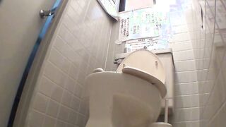 Unaware Japanese chicks pee while being secretly recorded