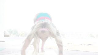 Deep drilling poolside by personal trainer