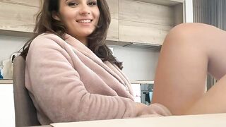 Brunette camgirl Soft Natural Boobs