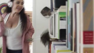 Trans latina Eva Maxim lets carpenter bang her ass