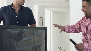 Trans latina Eva Maxim lets carpenter bang her ass