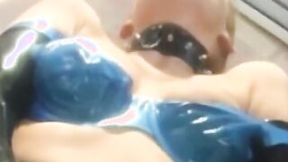 Anastasia Pierce played anal with traditional latex fingers
