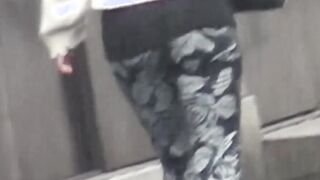 Cute Japanese chicks secretly recorded peeing in a toilet