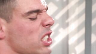 Muscular gays Landon Conrad and Derek Atlas anal fuck