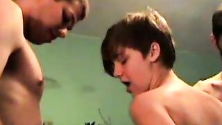 Threesome teen pussy banging with two twink besties