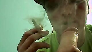 Intoxicatingly sensual smoke with mouthfucking session