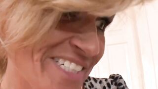 Generations to come learn from Dyke Stepmother how to lick a pussy