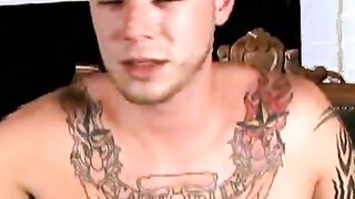 Amateur homo with sweet tattoos masturbates his big dick