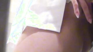 Babe with wonderful fuckhole works her Japanese gash gently