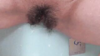Japanese hotties fool around and pee while bathing together