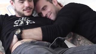 Staggering FTM cums noisily after lengthy and unusual vibrator play