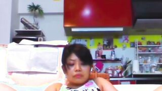 Live cam with Japanese babe shaving off her pubes for us